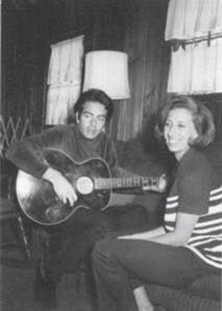 Neil Diamond got divorced from first wife in 1969.